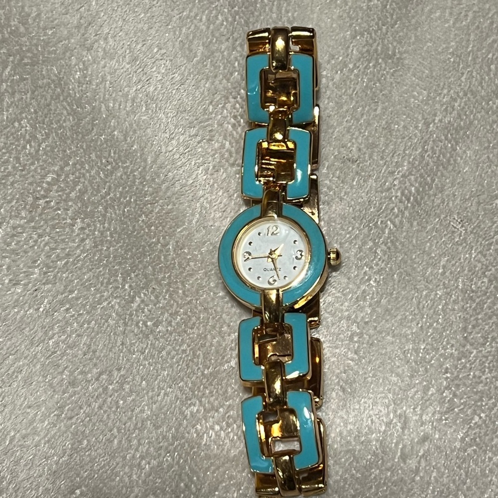 (WORKING Gold and Turquoise Women's Bracelet )Watch✨✨